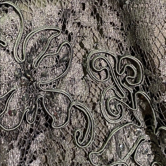 ๐๐Maggie Sottero Party Dress Size 2๐๐ - Picture 3 of 9